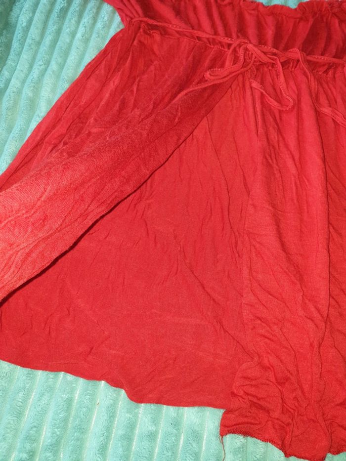 Tee-shirt ouvert & épaule dénudée - photo numéro 3