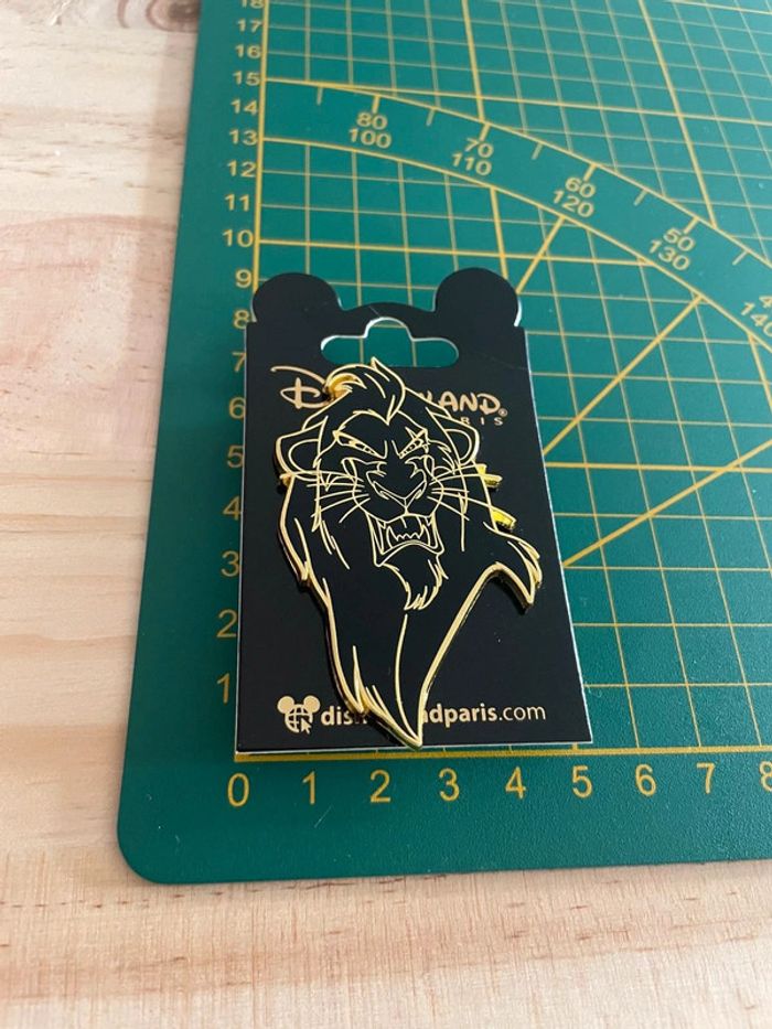Pin's Disney Scar - Le Roi Lion - Disneyland Paris - photo numéro 3