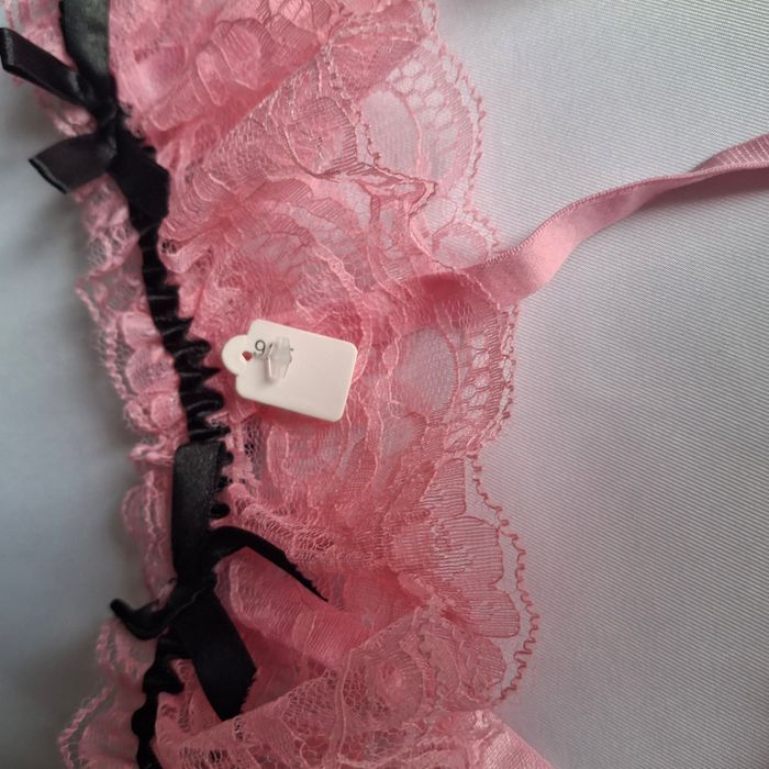 Porte jarretelle en dentelle rose et noir NEUF avec étiquette - photo numéro 4