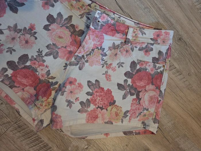 Short à fleurs Zara - photo numéro 3