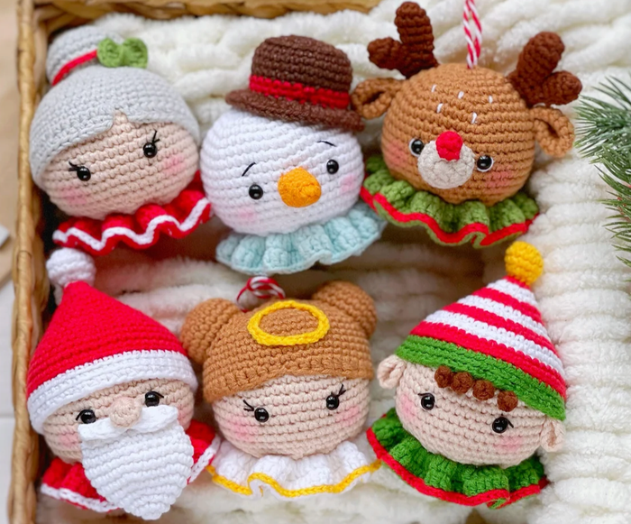 🎄✨ Lot de 6 Boules de Noël au Crochet – Père Noël, Mère Noël, Elfe, Ange, Renne & Bonhomme de Neige