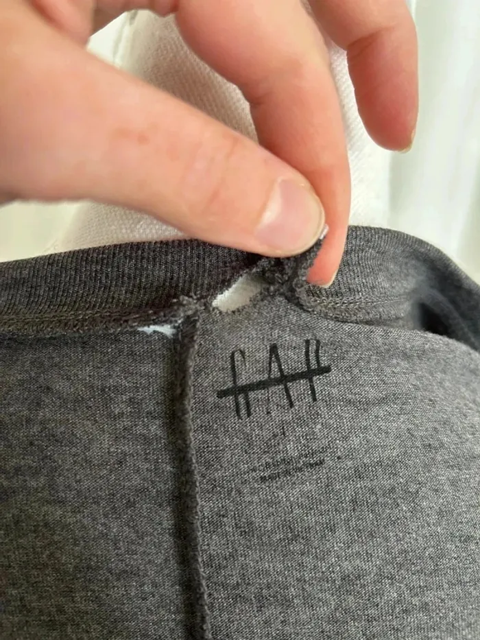 Haut gris gap - photo numéro 4