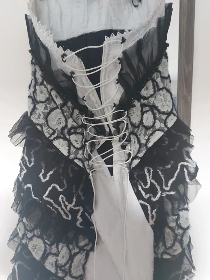 Robe de cocktail noire et blanche - photo numéro 7