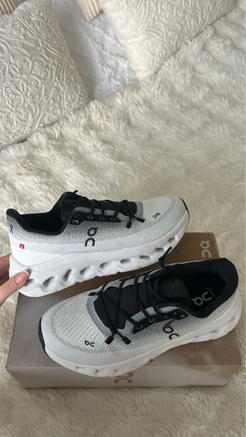 Baskets grise et noir