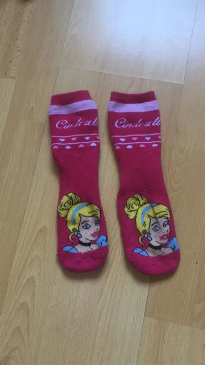 chaussettes antidérapantes  pointure 27 30  Cendrillon