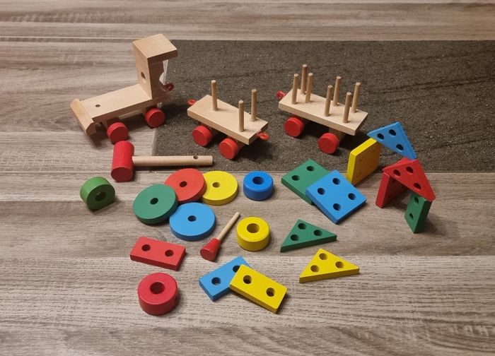 Beau train en bois jouet couleurs formes - photo numéro 2