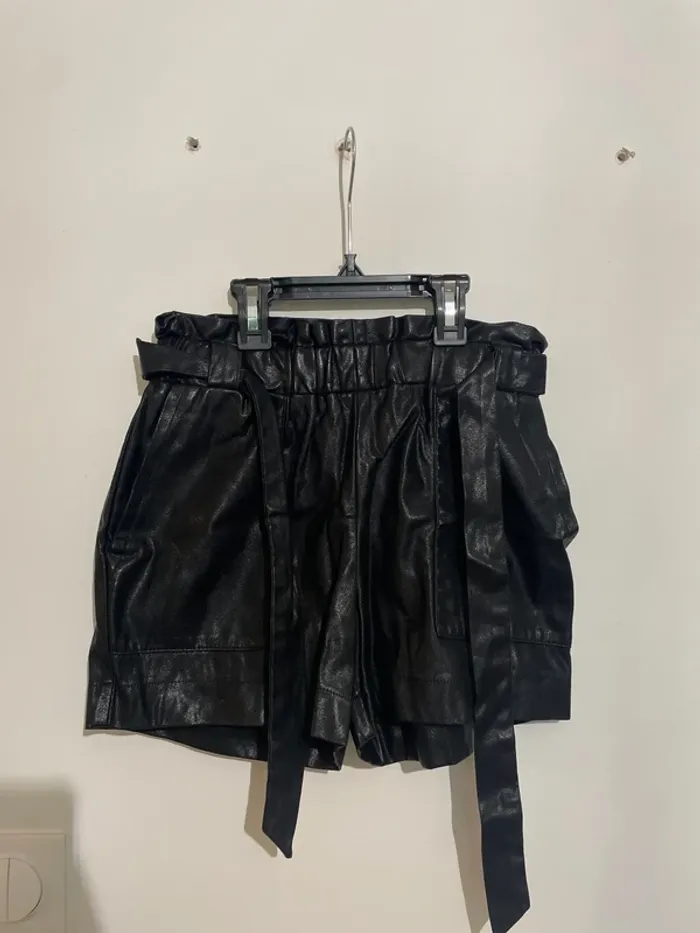 short cuir t36