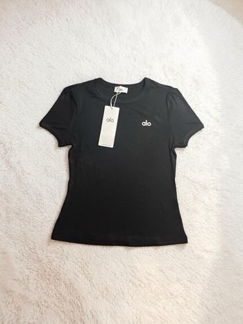 T-shirt Alo Yoga – Taille M – Très bon état – Basique sport & tendance