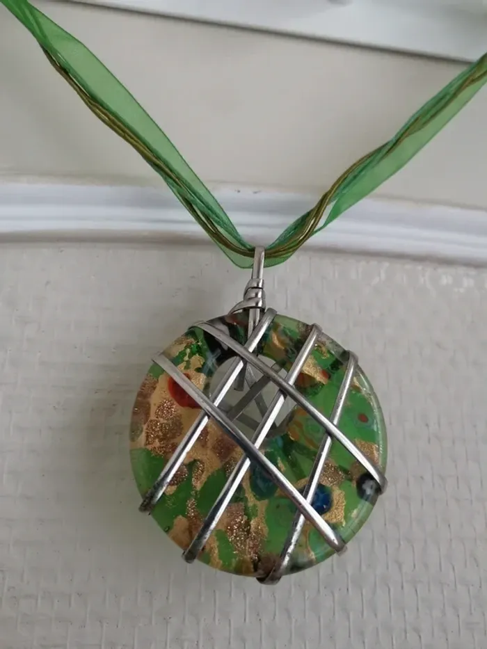 Collier médaillon vert 47cm - photo numéro 2