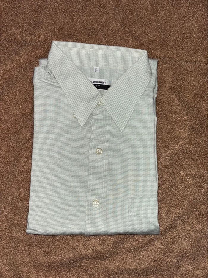 Chemise verte manches courtes à motif