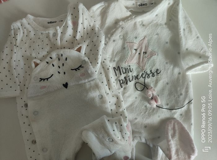 2 pyjamas velours filles 1 mois