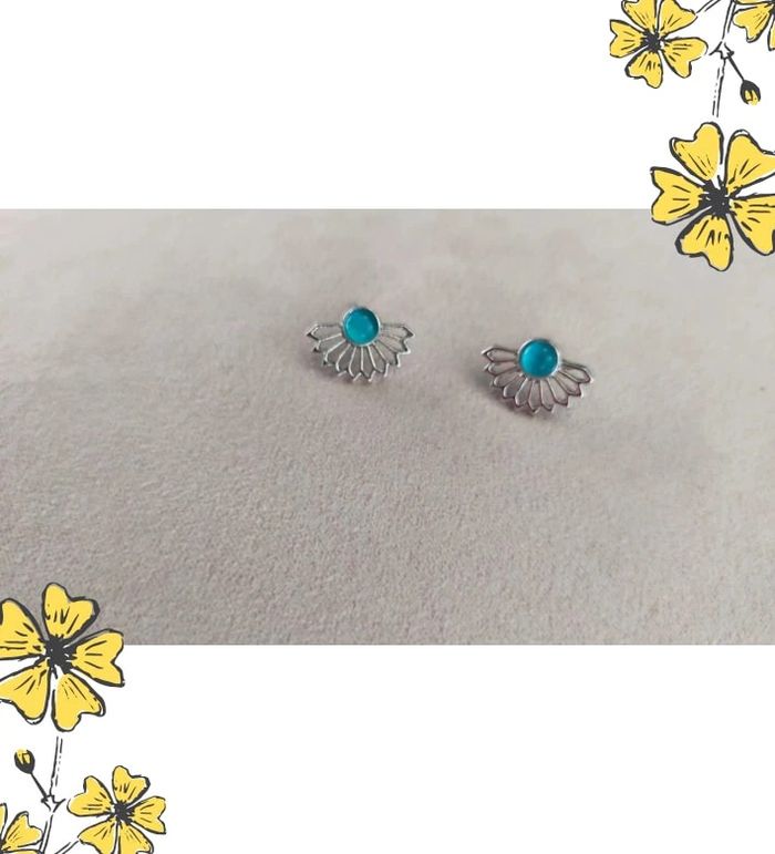 Boucles d’oreilles puces argentées – motif fleur turquoise - Collection Brume Bleue - photo numéro 7