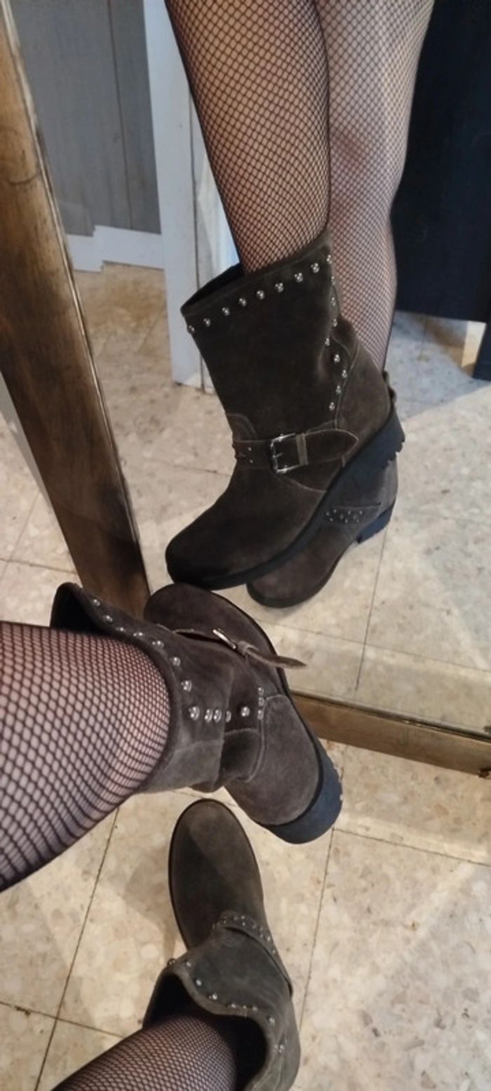 Bottines motardes à clous