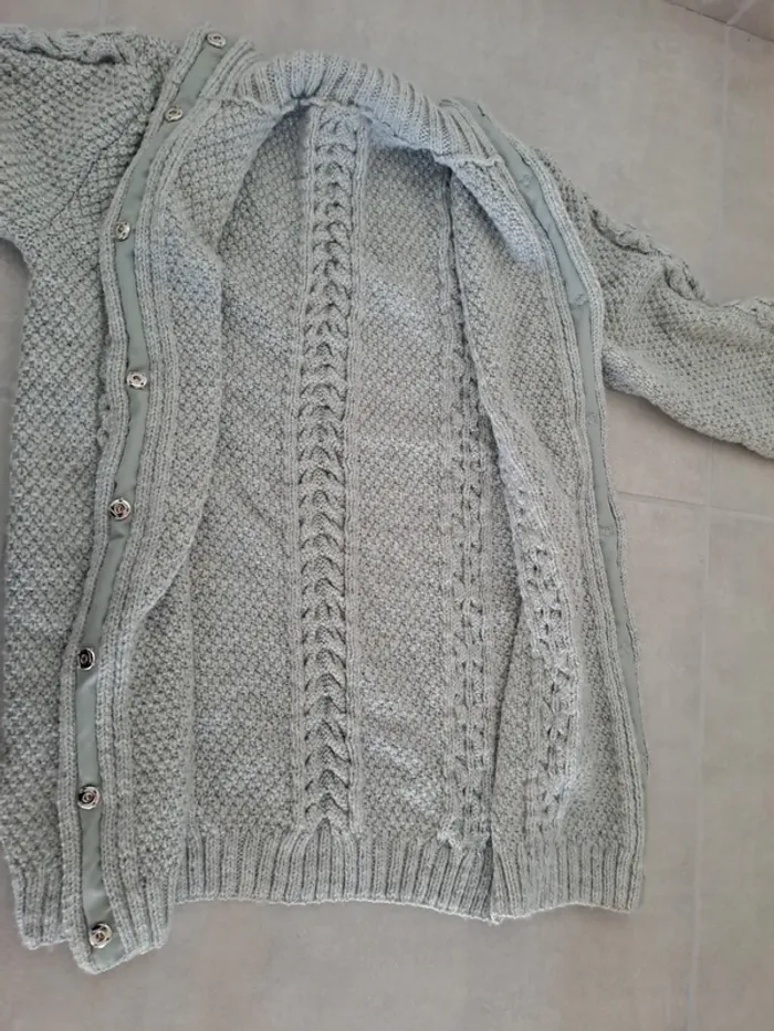 Gilet en Laine Tricoté Main - Pièce Unique et Chaleureuse - photo numéro 6