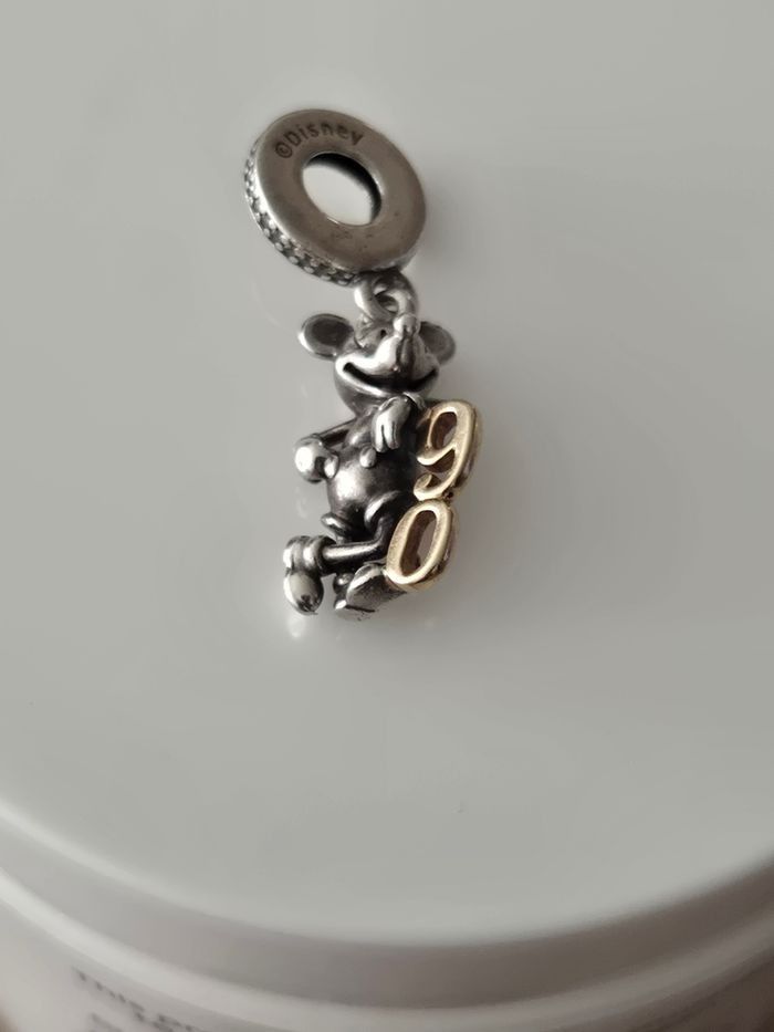Charm mickey 90 ans Pandora - photo numéro 5