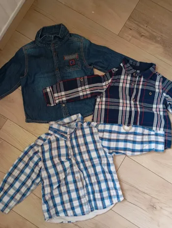 Lot de 18 vêtements taille 18 mois