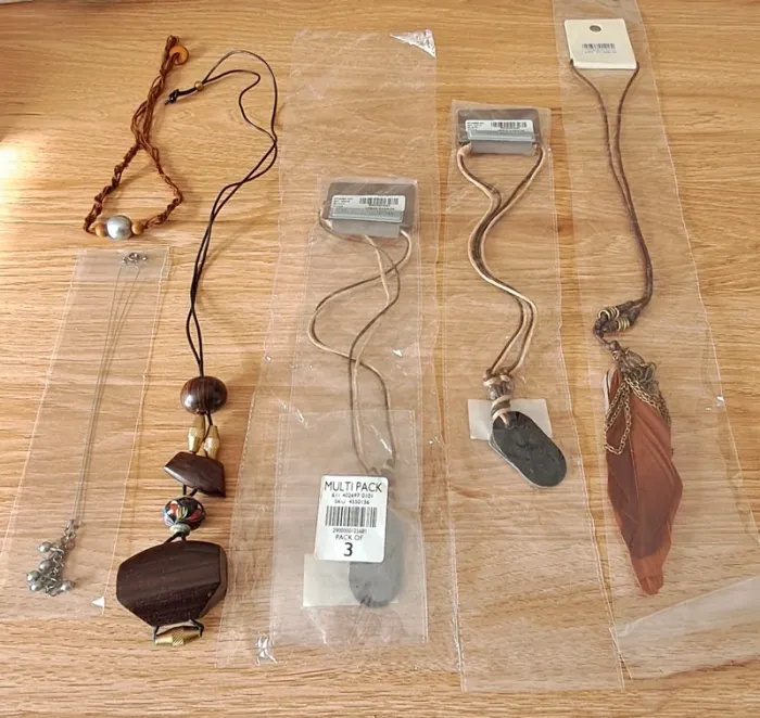 Lot colliers 6 pieces