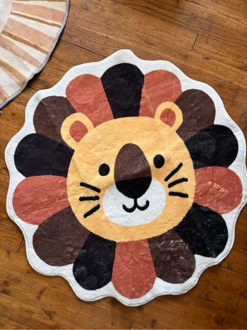 Tapis enfant - thème savane - lion - 80x80cm - chambre ou salle de jeu
