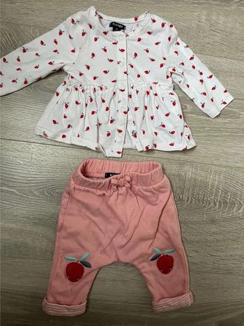 Ensemble fille motif fraises 1 mois
