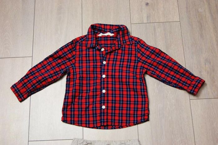 Ensemble pantalon et chemise. Garçon 24 mois. Marque h&m et Kidkanai - photo numéro 2