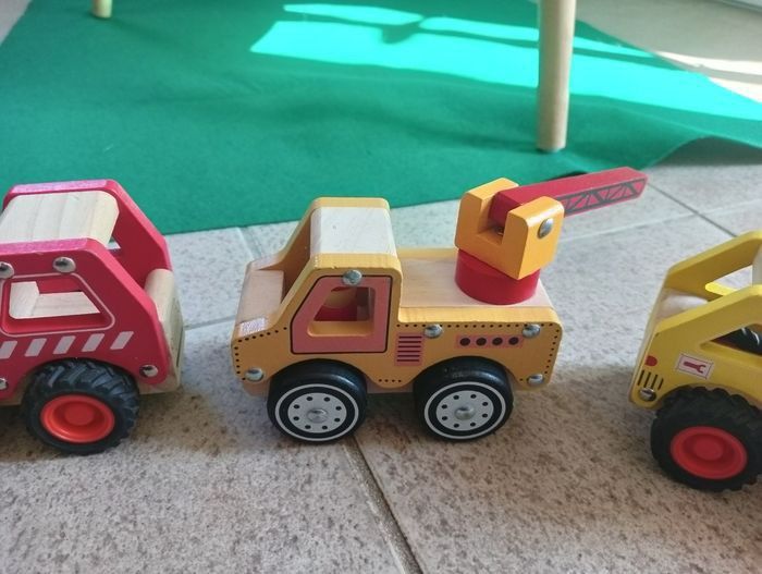Lot de 3 véhicules en bois - photo numéro 3