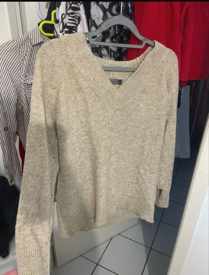 Pull à paillettes dorées