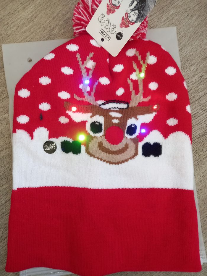 Bonnet lumineux Noël 2 dès 5 à 8 ans neuf avec étiquette