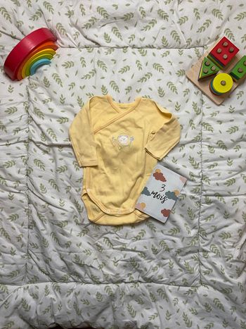 body manches longues jaune ouverture devant 3 mois