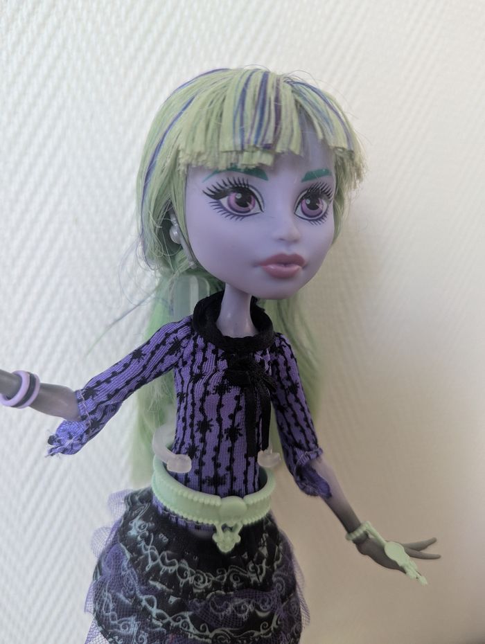 Poupée Monster high Twyla 13 wishes - photo numéro 2