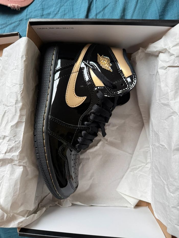 Jordan 1 haute rétro noir/doré 2020 - photo numéro 7