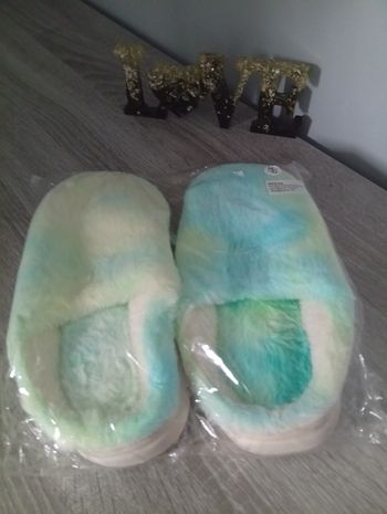 Jolie paire de chaussons tie-dye semelle épaisse anti dérapant dû 36/37