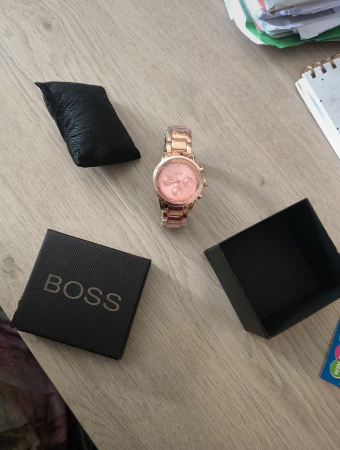 Montre femme rose gold - style Hugo Boss, neuve avec boîte - photo numéro 4