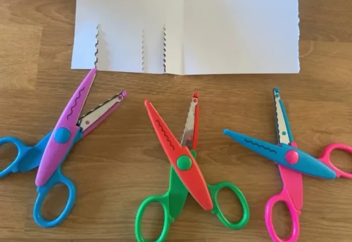 Lot de 6 ciseaux crantés. Neufs - photo numéro 5