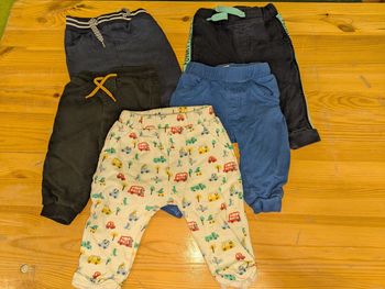 Lot 5 joggings 9 mois