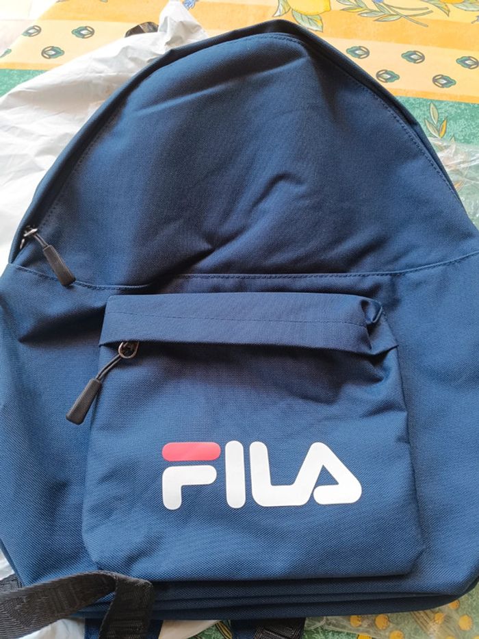 Sac Fila neuf avec étiquette et emballage - photo numéro 2