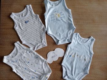 Lot de 4 bodies sans manches 3 mois
