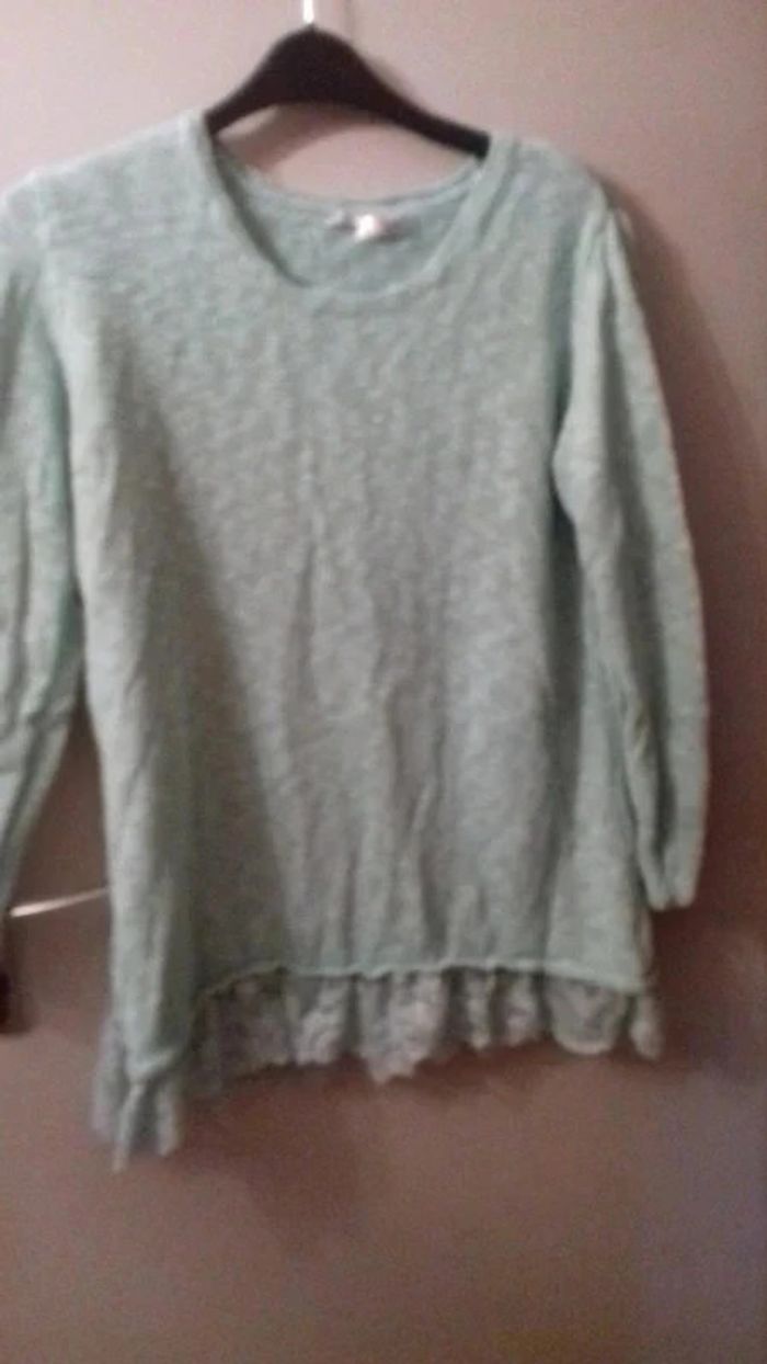 Pull vert amande .Taille 44/46. dentelles en bas .bonprix - photo numéro 2