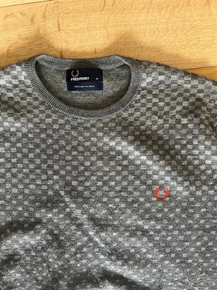 Pull fin homme col en rond en laine merinos Fred Perry – taille M – très bon état - photo numéro 2