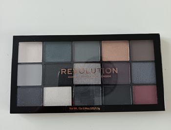 Palette Reloaded Blackout de Makeup Revolution