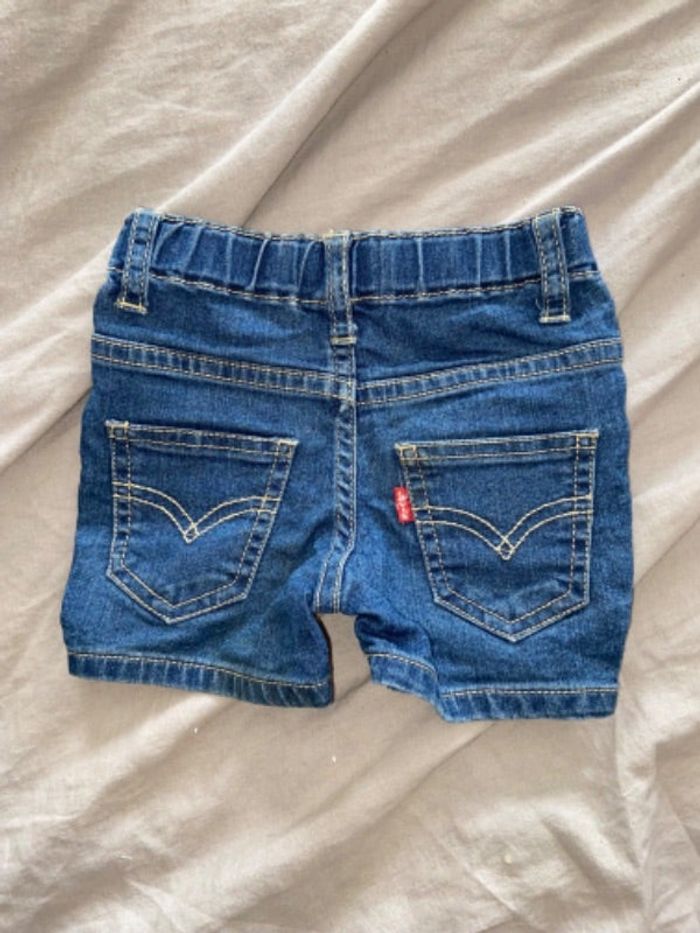 Short levis. 12 mois