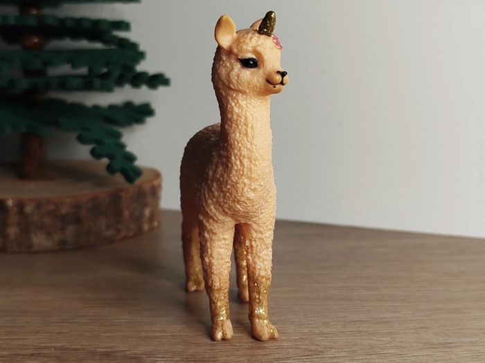 Figurine jeune licorne lama Schleich animal imaginaire Bayala