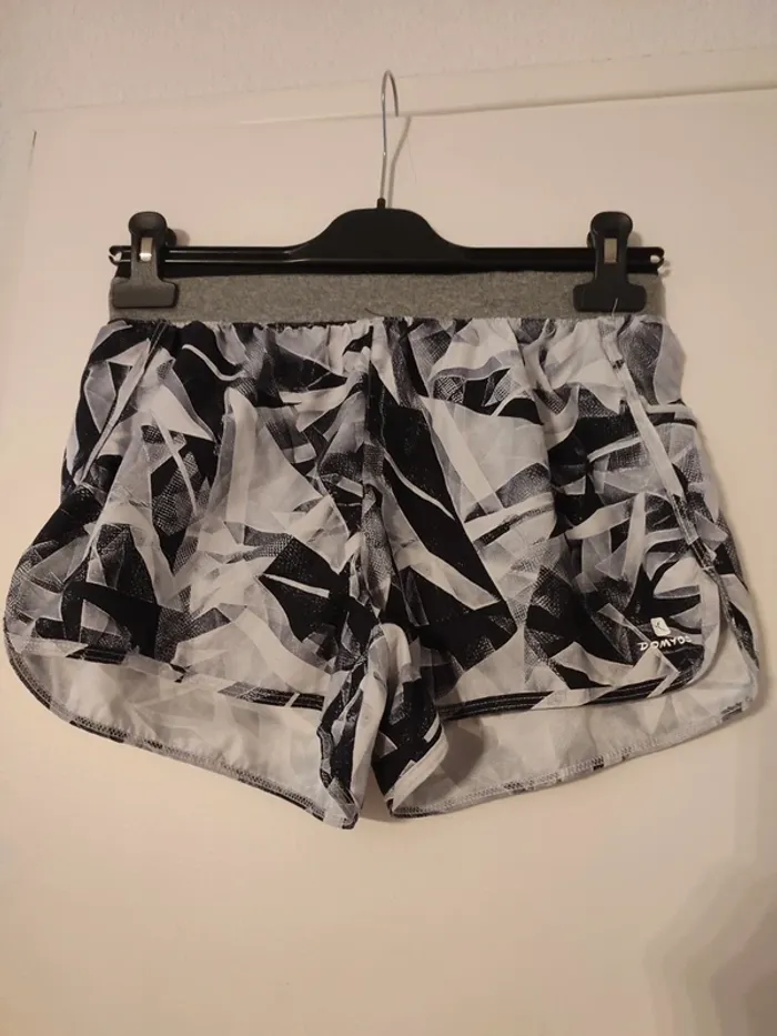 Short sport gris