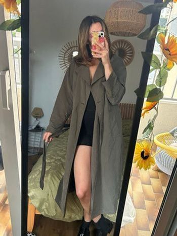 Trench long ceinturé – Vert kaki – Coupe fluide & intemporelle