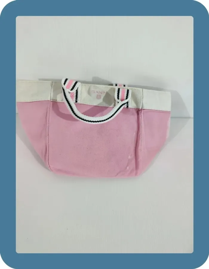 Petit sac à main rose et blanc Gant, bon état mais il y a plusieurs tâches, 18x19cm
