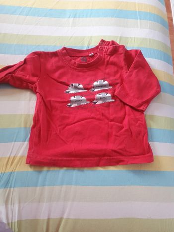 T shrit taille 9 mois