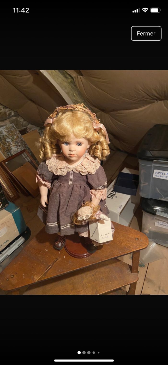 Poupée de collection en porcelaine Isabelle Les poupées Carine