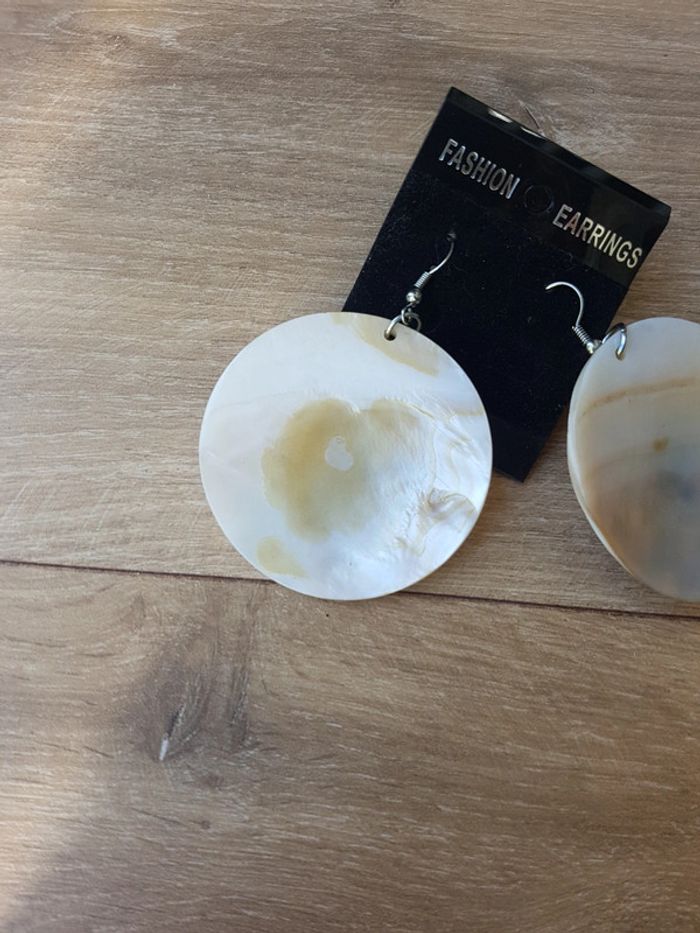 Boucles d'oreilles nacrées - photo numéro 4
