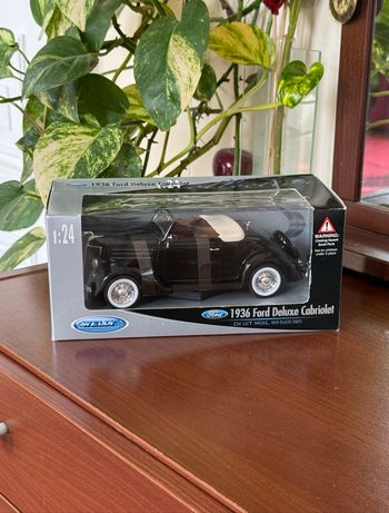 Welly - 1936 Ford Deluxe Cabriolet (1:24)
