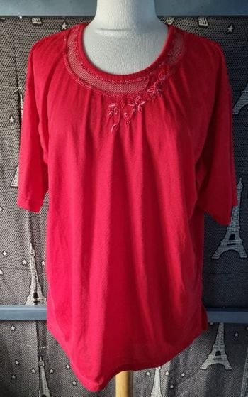 T-shirt rouge avec broderie taille XL
