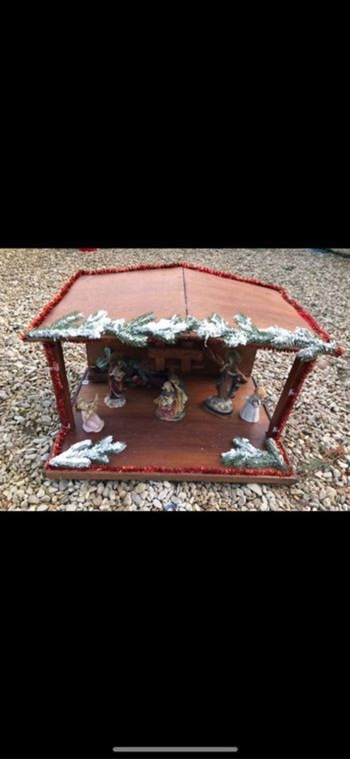 Très grande crèche et ces santons pour noël 🎅